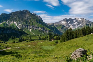 Vorarlberg 'deki Lechquellen Dağları' ndaki Koerbersee 'ye güzel bir yürüyüş - Warth-Schroecken - Bregenzerwald