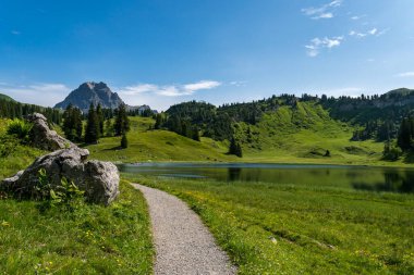 Vorarlberg 'deki Lechquellen Dağları' ndaki Koerbersee 'ye güzel bir yürüyüş - Warth-Schroecken - Bregenzerwald