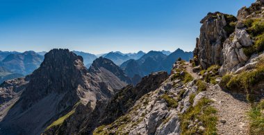 Allgau Alplerindeki Mittelberg Kleinwalsertal 'den ferrata yoluyla Mindelheim' a zorlu bir dağ turu.