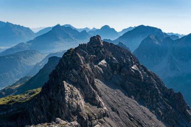 Allgau Alplerindeki Mittelberg Kleinwalsertal 'den ferrata yoluyla Mindelheim' a zorlu bir dağ turu.