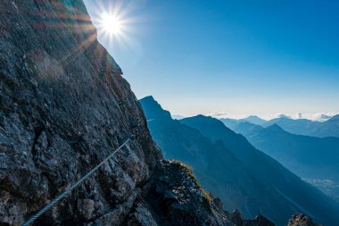 Allgau Alplerindeki Mittelberg Kleinwalsertal 'den ferrata yoluyla Mindelheim' a zorlu bir dağ turu.