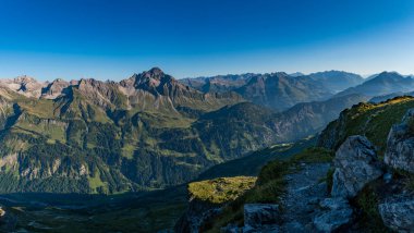 Allgau Alplerindeki Mittelberg Kleinwalsertal 'den ferrata yoluyla Mindelheim' a zorlu bir dağ turu.