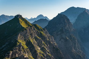 Allgau Alplerindeki Mittelberg Kleinwalsertal 'den ferrata yoluyla Mindelheim' a zorlu bir dağ turu.