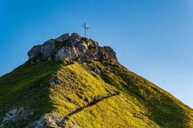 Allgau Alplerindeki Mittelberg Kleinwalsertal 'den ferrata yoluyla Mindelheim' a zorlu bir dağ turu.