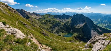 Entschenkopf 'tan Rubihorn' a ve Reichenbach yakınlarındaki Allgau Yüksek Alpleri 'ndeki Gaisalpsee' ye güzel bir dağ turu.