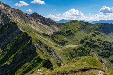 Entschenkopf 'tan Rubihorn' a ve Reichenbach yakınlarındaki Allgau Yüksek Alpleri 'ndeki Gaisalpsee' ye güzel bir dağ turu.