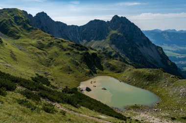 Entschenkopf 'tan Rubihorn' a ve Reichenbach yakınlarındaki Allgau Yüksek Alpleri 'ndeki Gaisalpsee' ye güzel bir dağ turu.