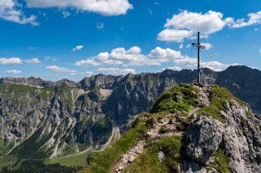Entschenkopf 'tan Rubihorn' a ve Reichenbach yakınlarındaki Allgau Yüksek Alpleri 'ndeki Gaisalpsee' ye güzel bir dağ turu.