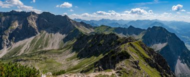Entschenkopf 'tan Rubihorn' a ve Reichenbach yakınlarındaki Allgau Yüksek Alpleri 'ndeki Gaisalpsee' ye güzel bir dağ turu.