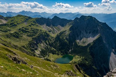 Entschenkopf 'tan Rubihorn' a ve Reichenbach yakınlarındaki Allgau Yüksek Alpleri 'ndeki Gaisalpsee' ye güzel bir dağ turu.