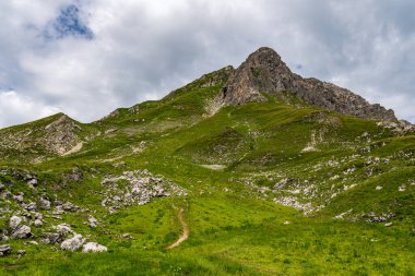Vorarlberg Avusturya 'daki Hochkuenzelspitze' ye Biberacher Hut üzerinden Schroecken 'den fantastik bir yürüyüş.