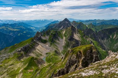 Vorarlberg Avusturya 'daki Hochkuenzelspitze' ye Biberacher Hut üzerinden Schroecken 'den fantastik bir yürüyüş.
