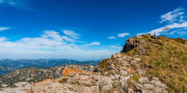 Kleinwalsertal Allgau Alplerinde Hoher Ifen 'de fantastik sonbahar dağ turu