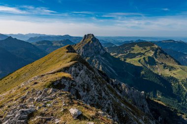 Aggenstein ve Brentenjoch 'a güzel Tannheimer Tal Avusturya' da fantastik sonbahar dağ turu