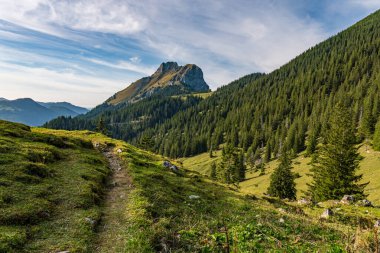 Aggenstein ve Brentenjoch 'a güzel Tannheimer Tal Avusturya' da fantastik sonbahar dağ turu