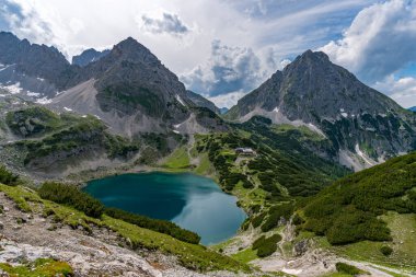 Ehrwald 'daki panoramik dağ turu Tajatorl üzerinden Drachensee' ye, Coburger Hut ve Seebensee Tiroler Zugspitz Arena 'da