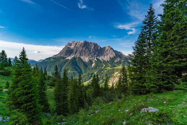 stock image Panoramic mountain tour in Ehrwald via the Tajatorl to Drachensee, Coburger Hut and Seebensee in the Tiroler Zugspitz Arena