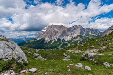 Ehrwald 'daki panoramik dağ turu Tajatorl üzerinden Drachensee' ye, Coburger Hut ve Seebensee Tiroler Zugspitz Arena 'da