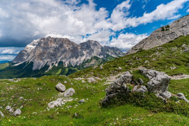 Ehrwald 'daki panoramik dağ turu Tajatorl üzerinden Drachensee' ye, Coburger Hut ve Seebensee Tiroler Zugspitz Arena 'da