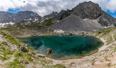Ehrwald 'daki panoramik dağ turu Tajatorl üzerinden Drachensee' ye, Coburger Hut ve Seebensee Tiroler Zugspitz Arena 'da