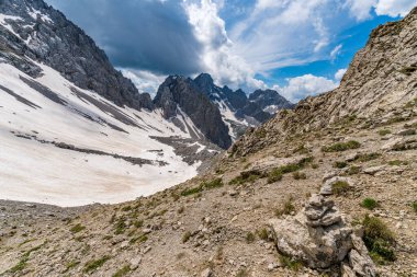 Ehrwald 'daki panoramik dağ turu Tajatorl üzerinden Drachensee' ye, Coburger Hut ve Seebensee Tiroler Zugspitz Arena 'da