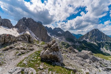 Ehrwald 'daki panoramik dağ turu Tajatorl üzerinden Drachensee' ye, Coburger Hut ve Seebensee Tiroler Zugspitz Arena 'da