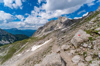 Ehrwald 'daki panoramik dağ turu Tajatorl üzerinden Drachensee' ye, Coburger Hut ve Seebensee Tiroler Zugspitz Arena 'da