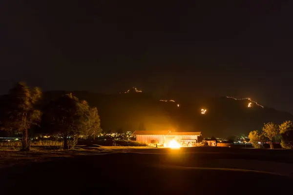 stock image Traditional mountain bonfires for the summer solstice in the Tiroler Zugspitz Arena around the Ehrwald Lermoos Biberwier basin