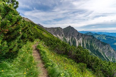 Breitenberg ve Rotspitze zirvesine Hohe Gaenge üzerinden Ferrata üzerinden yapılan güzel bir dağ turu.