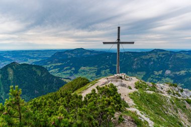 Breitenberg ve Rotspitze zirvesine Hohe Gaenge üzerinden Ferrata üzerinden yapılan güzel bir dağ turu.