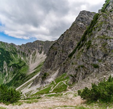 Breitenberg ve Rotspitze zirvesine Hohe Gaenge üzerinden Ferrata üzerinden yapılan güzel bir dağ turu.