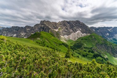 Breitenberg ve Rotspitze zirvesine Hohe Gaenge üzerinden Ferrata üzerinden yapılan güzel bir dağ turu.