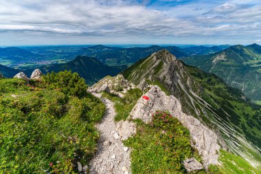 Breitenberg ve Rotspitze zirvesine Hohe Gaenge üzerinden Ferrata üzerinden yapılan güzel bir dağ turu.