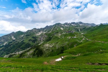 Nebelhorn Edmund-Probst-Haus 'tan Laufbacher Eck üzerinden Oberstorf yakınlarındaki Allgau Alplerindeki Oytal' a harika bir yüksek irtifa yürüyüşü.