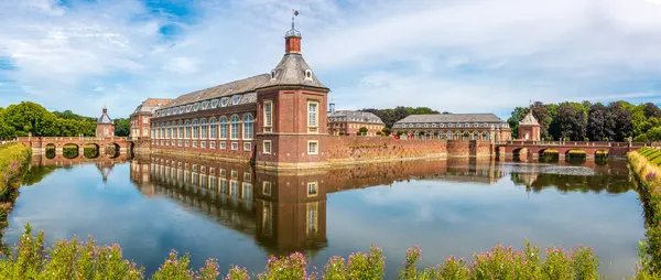 Schloss Nordkirchen, Blick auf den Dava-Batı-Fluegel