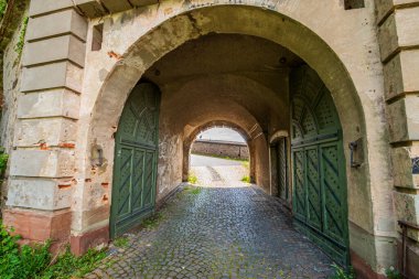 Ehrenbreitstein Kalesi 'nin arka girişi, Felse' in orta muhafızı.