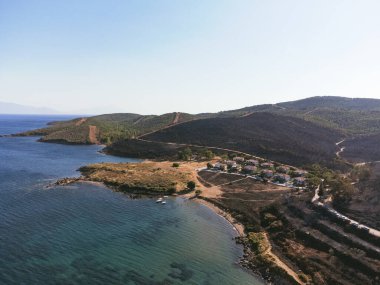 İzmir, Türkiye - 23 Temmuz 2022: Derya sitesi Seferihisar Doganbey Türkiye 'deki orman yangınından sonra hava manzarası