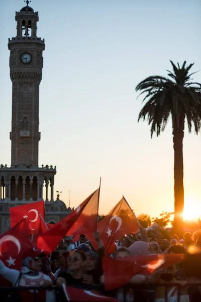 Ізмір Туреччина Липня 2022 Липня День Демократії Туреччині Поепл Тримає — стокове фото