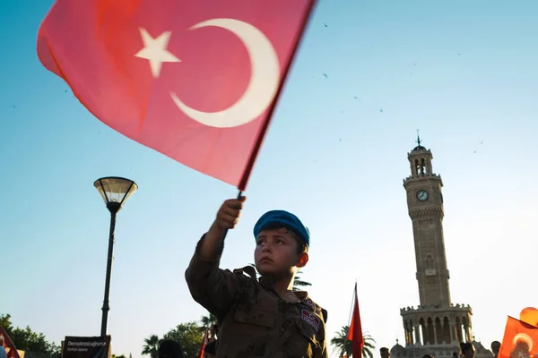 Izmir Turecko Července 2022 Dítě Tureckou Vlajkou Vojenským Kostýmem Oslavách — Stock fotografie