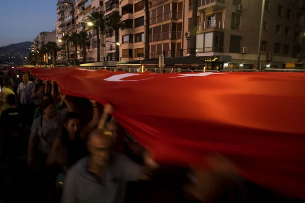 Izmir Türkei September 2022 Menschen Mit Großer Türkischer Flagge Bei — Stockfoto