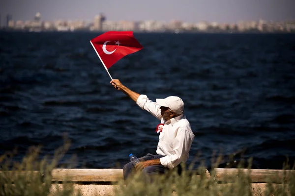 Izmir Turkey September 2022 Senior Man Turkish Flag Liberty Day — Stock Photo, Image