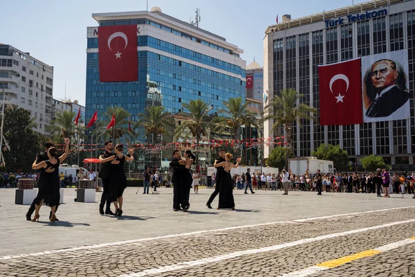 Izmir Türkei September 2022 Izmir Walzer Tanzgruppe Auf Dem Platz — Stockfoto