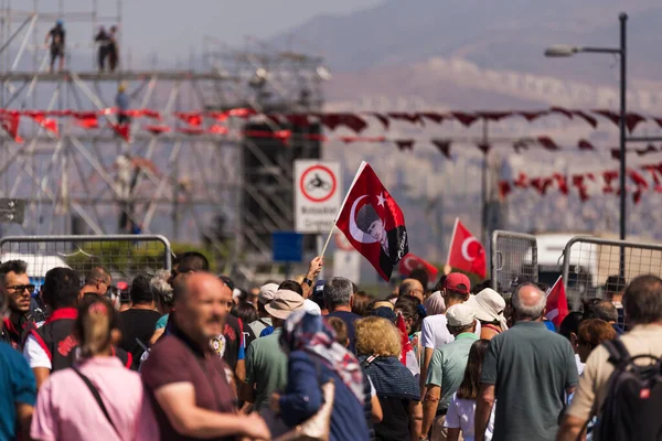 Σμύρνη Τουρκία Σεπτεμβρίου 2022 Πλήθος Ανθρώπων Τουρκικές Σημαίες Στον Εορτασμό — Φωτογραφία Αρχείου