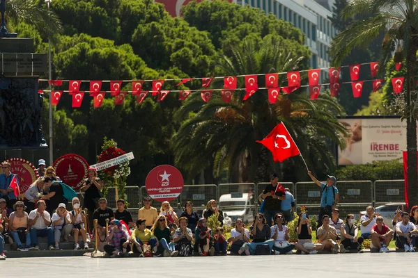 Smirne Turchia Settembre 2022 Persone Affollate Con Bandiere Turche Occasione — Foto Stock