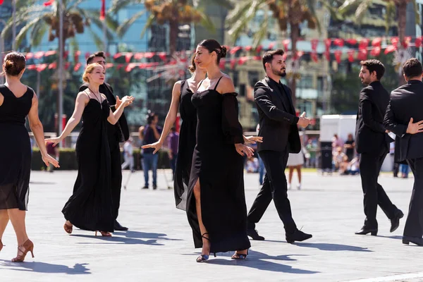 Izmir Turcja Września 2022 Grupa Taneczna Izmir Waltz Wykonująca Taniec — Zdjęcie stockowe