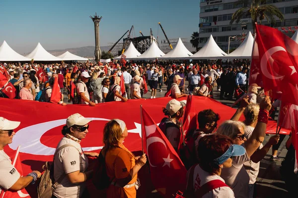 Izmir Türkei September 2022 Großaufnahme Türkischer Flaggen Der Menschenmenge Freiheitsfeiertag — Stockfoto
