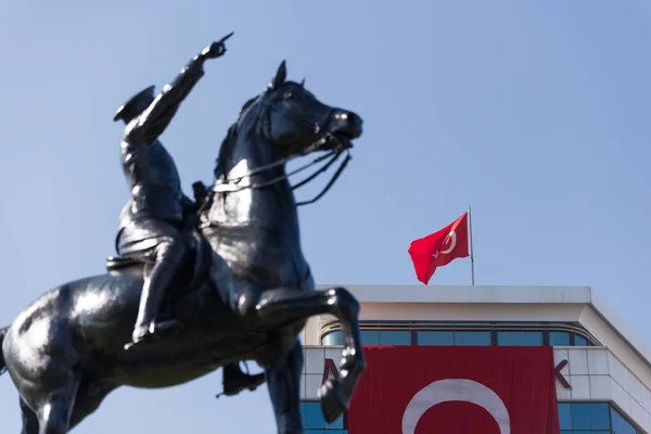 Zmir Türkiye Eylül 2022 Arka Planda Türk Bayrağı Bulunan Atatürk — Stok fotoğraf