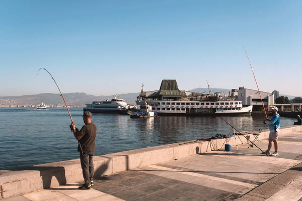 Izmir Turquía Septiembre 2022 Pescadores Konak Ferry Mismo Marco Foto —  Fotos de Stock