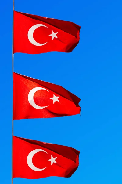 Tres Banderas Turcas Sobre Fondo Azul Del Cielo —  Fotos de Stock
