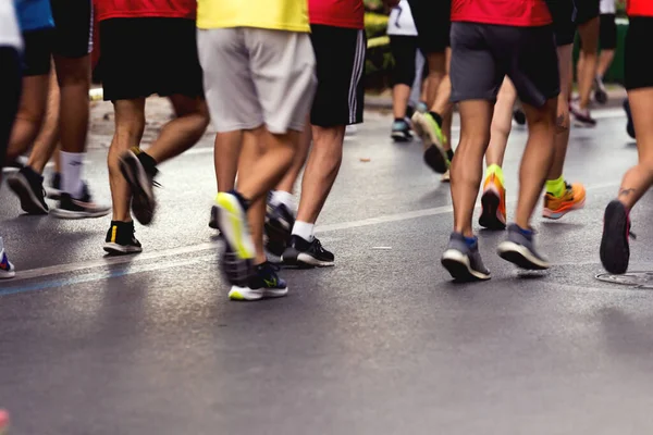 土耳其伊兹密尔 2022年9月11日 为了庆祝伊兹密尔解放100周年 参加马拉松赛跑比赛的选手们的脚尖特写特写特写 — 图库照片